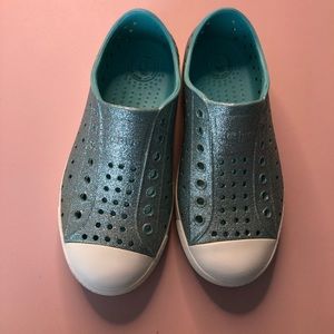 Natives 🚣‍♀️ Size 12